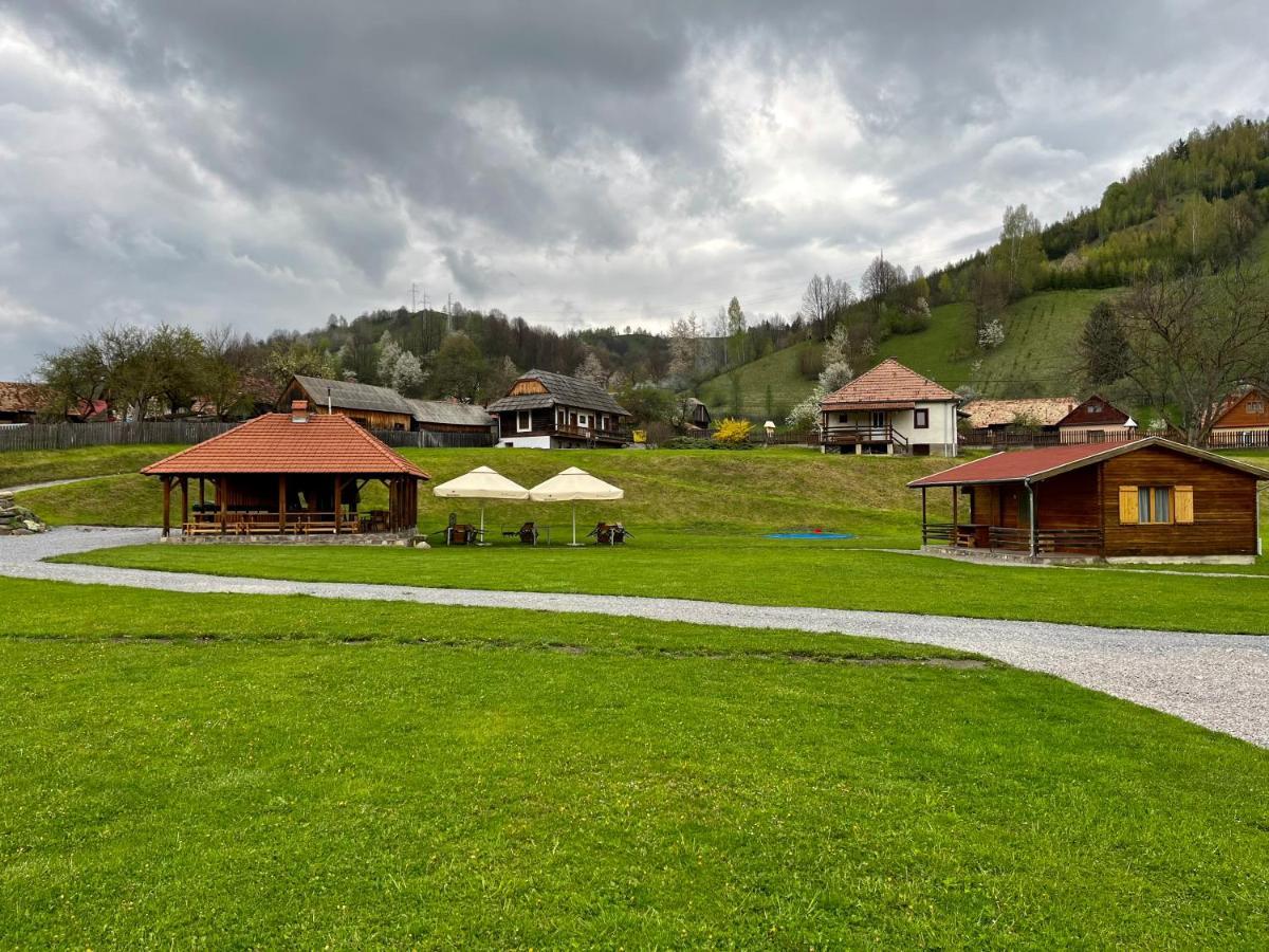 Biotour Camping & Restaurant Ghimeş-Făget Eksteriør billede