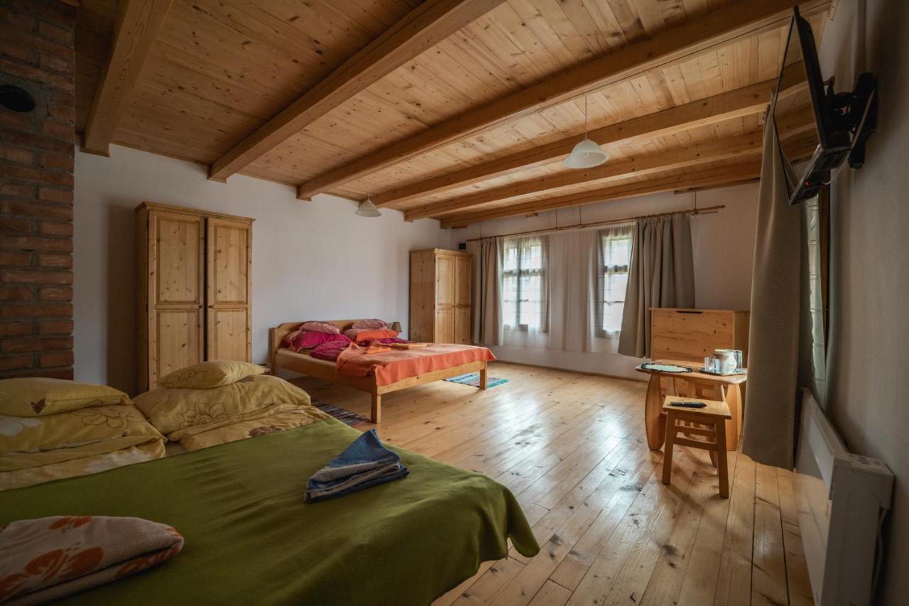 Biotour Camping & Restaurant Ghimeş-Făget Eksteriør billede